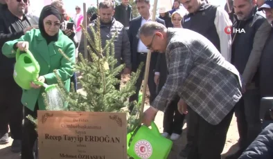 Bakan Özhaseki’den depremzedelere: ‘Ev çıkmadığı için hüzünlenenler oluyor. Merak etmeyin, evlerinizi teslim edeceğiz’