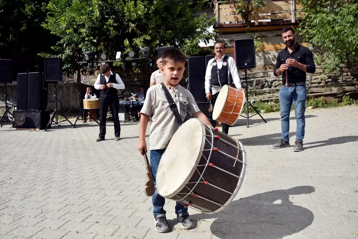 6 Yaşındaki Metin, Davuluyla Düğünlere Neşe Katıyor