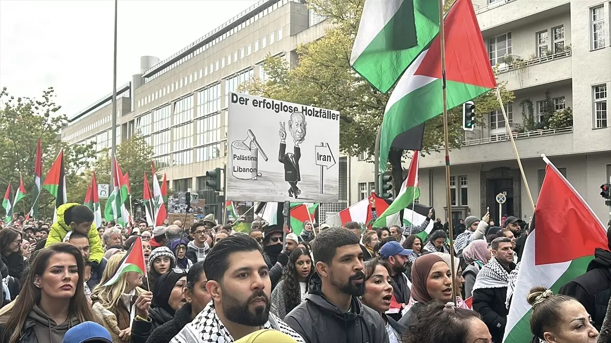 Berlin’de Filistin Gösterisi ve Polis Şiddeti Protesto Edildi