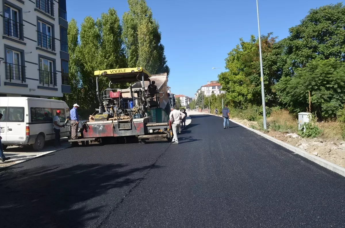 Şabanözü’nde Sıcak Asfalt Çalışmaları Devam Ediyor