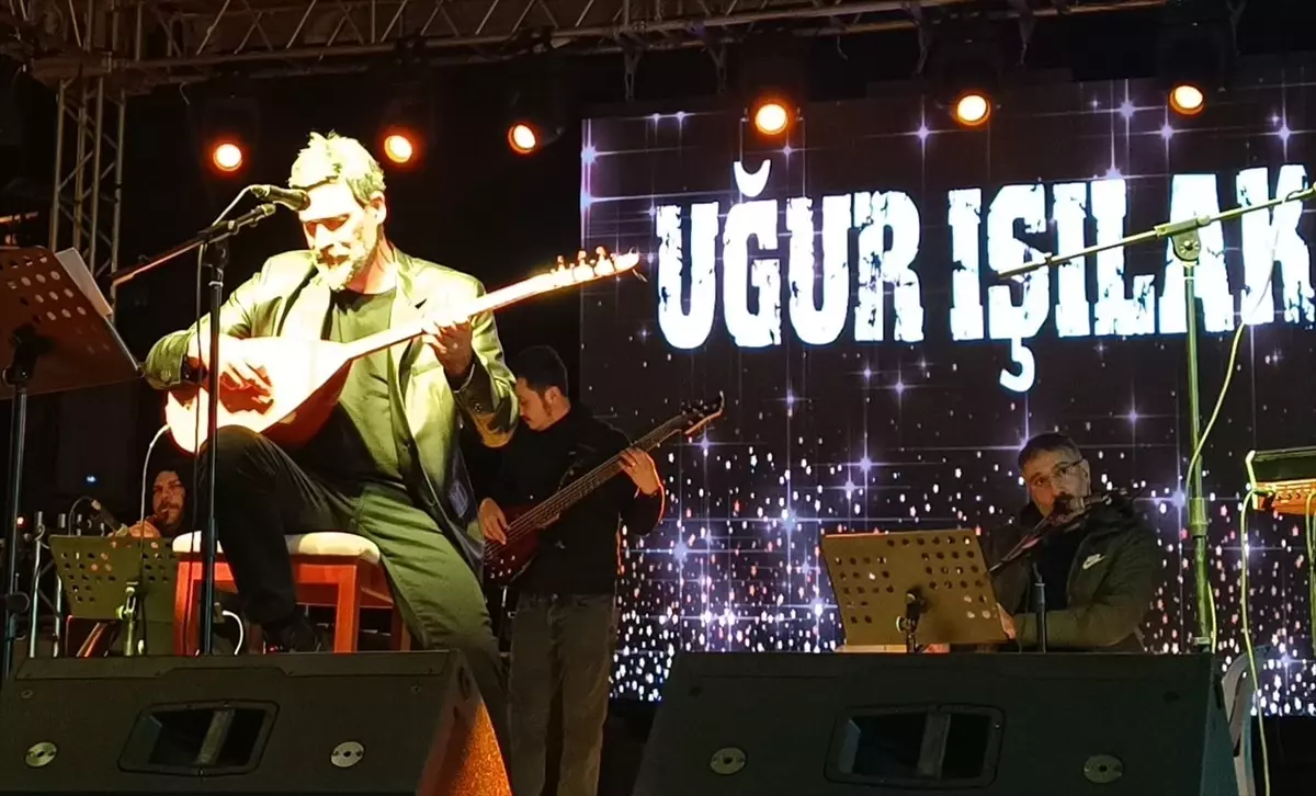 Uğur Işılak Saimbeyli’de Konser Verdi