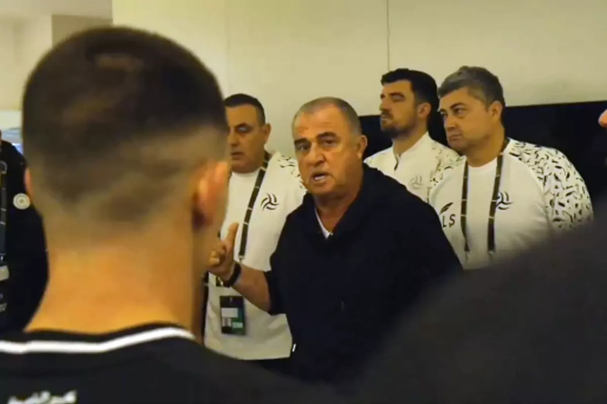 Bakışlara dikkat! Fatih Terim’in Suudi Arabistan’daki ilk motivasyon konuşması viral oldu