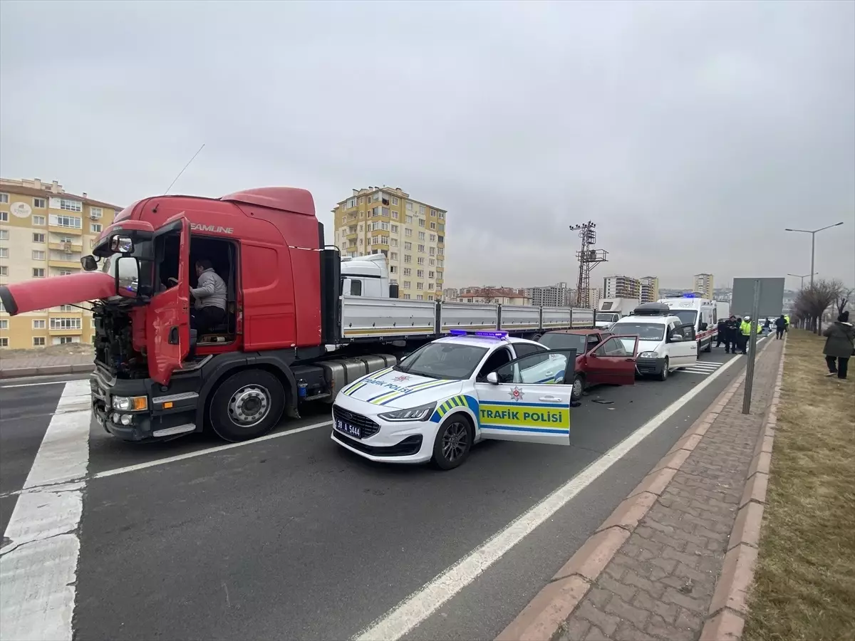 Kayseri’de Zincirleme Trafik Kazası